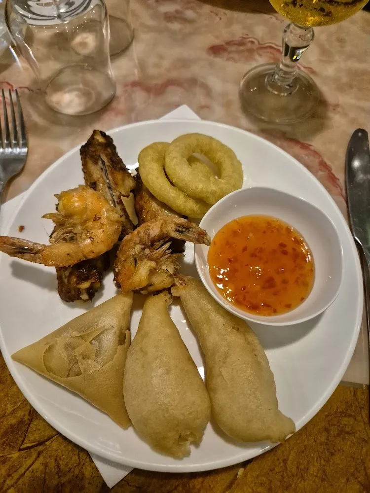 Samoussa Beignets Crevettes Calamar Crevettes Sauté
